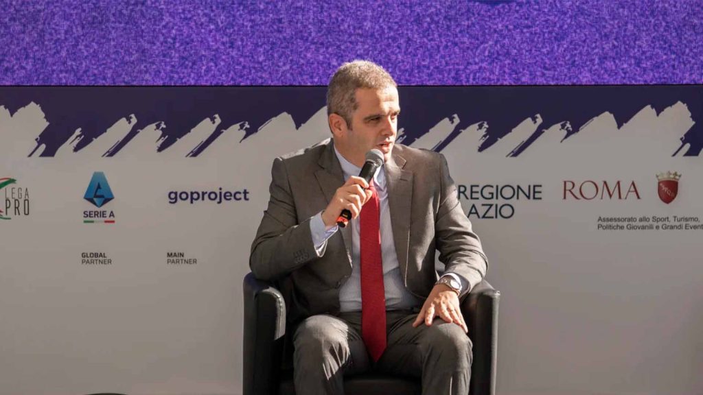 In foto si vede Gianfilippo Valentini, fondatore del SocialFootballSummit, evento internazionale dedicato al digital e all’innovazione nella Football Industry